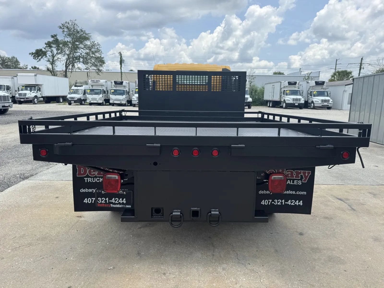 Used 2021 Isuzu NPR RWD image 2