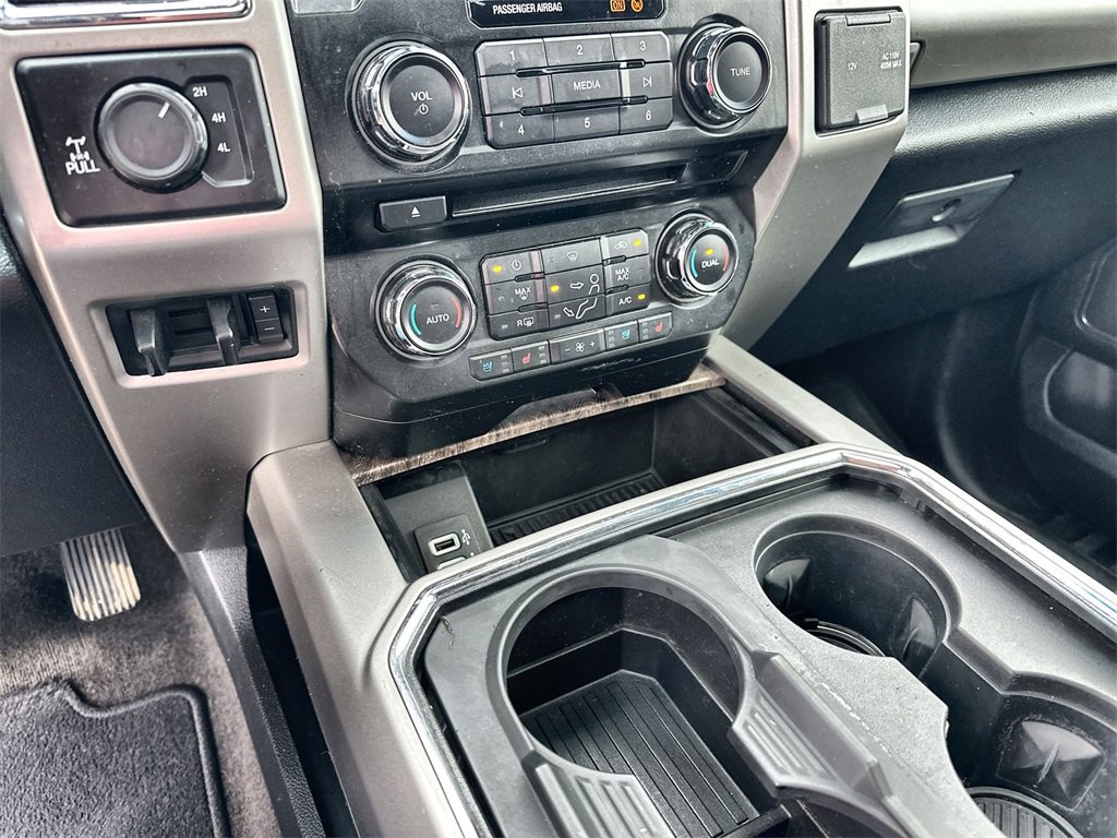 Used 2017 Ford F250 Lariat w/ Lariat Ultimate Package image 27