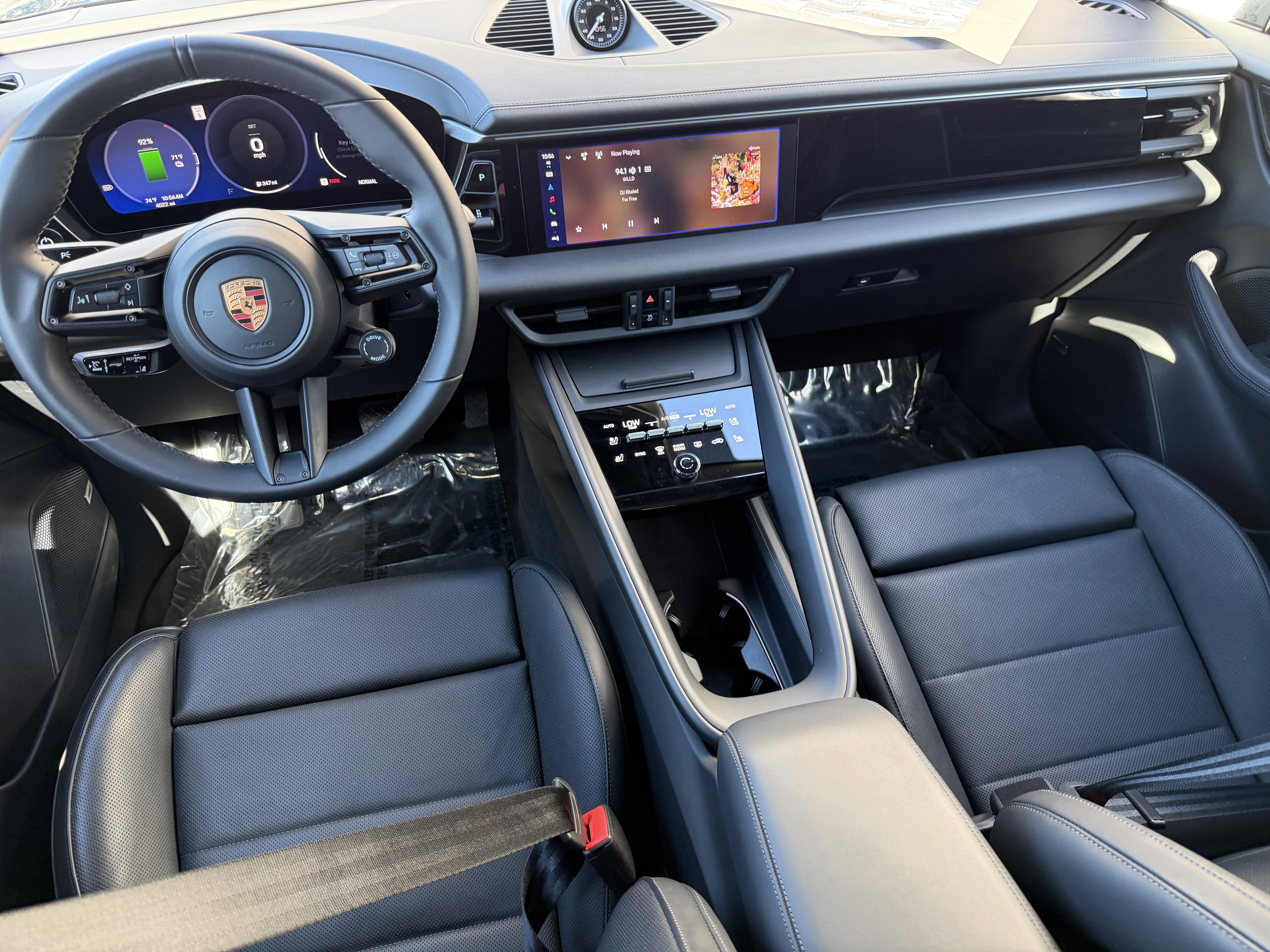 Certified 2025 Porsche Macan Electric image 18