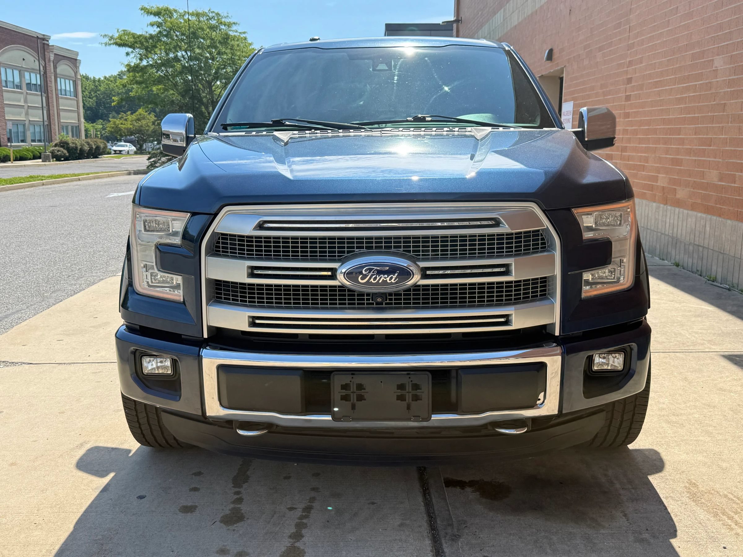 Used 2015 Ford F150 Platinum w/ Equipment Group 701A Luxury AWD/4WD image 2
