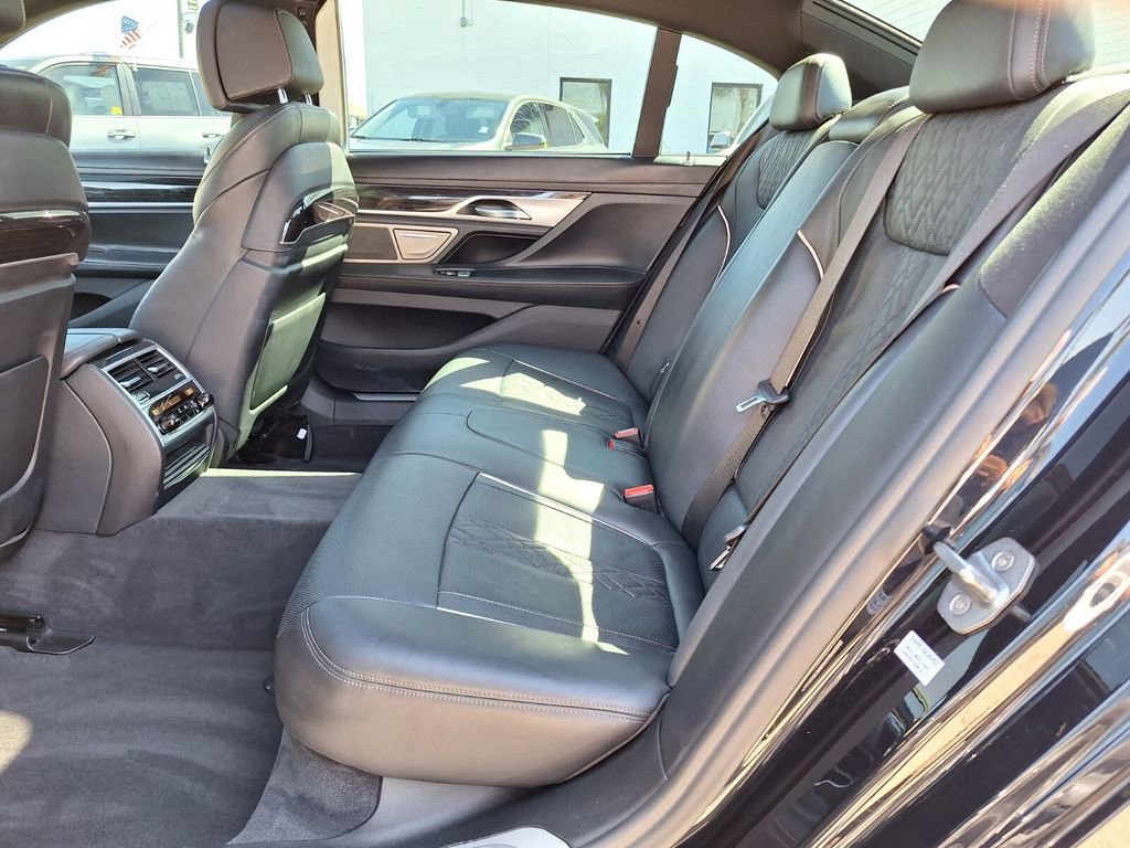 Used 2019 BMW 740i w/ Executive Package image 10