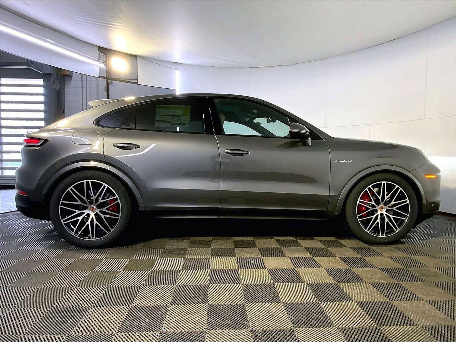 New 2026 Porsche Cayenne S image 8