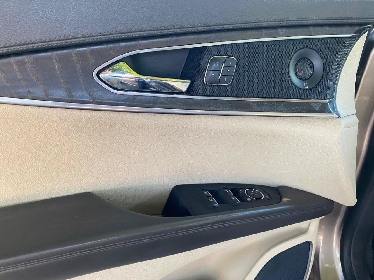 Used 2019 Lincoln Nautilus Reserve FWD image 26