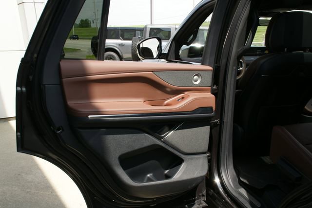 Used 2025 Lincoln Navigator Reserve AWD/4WD image 28