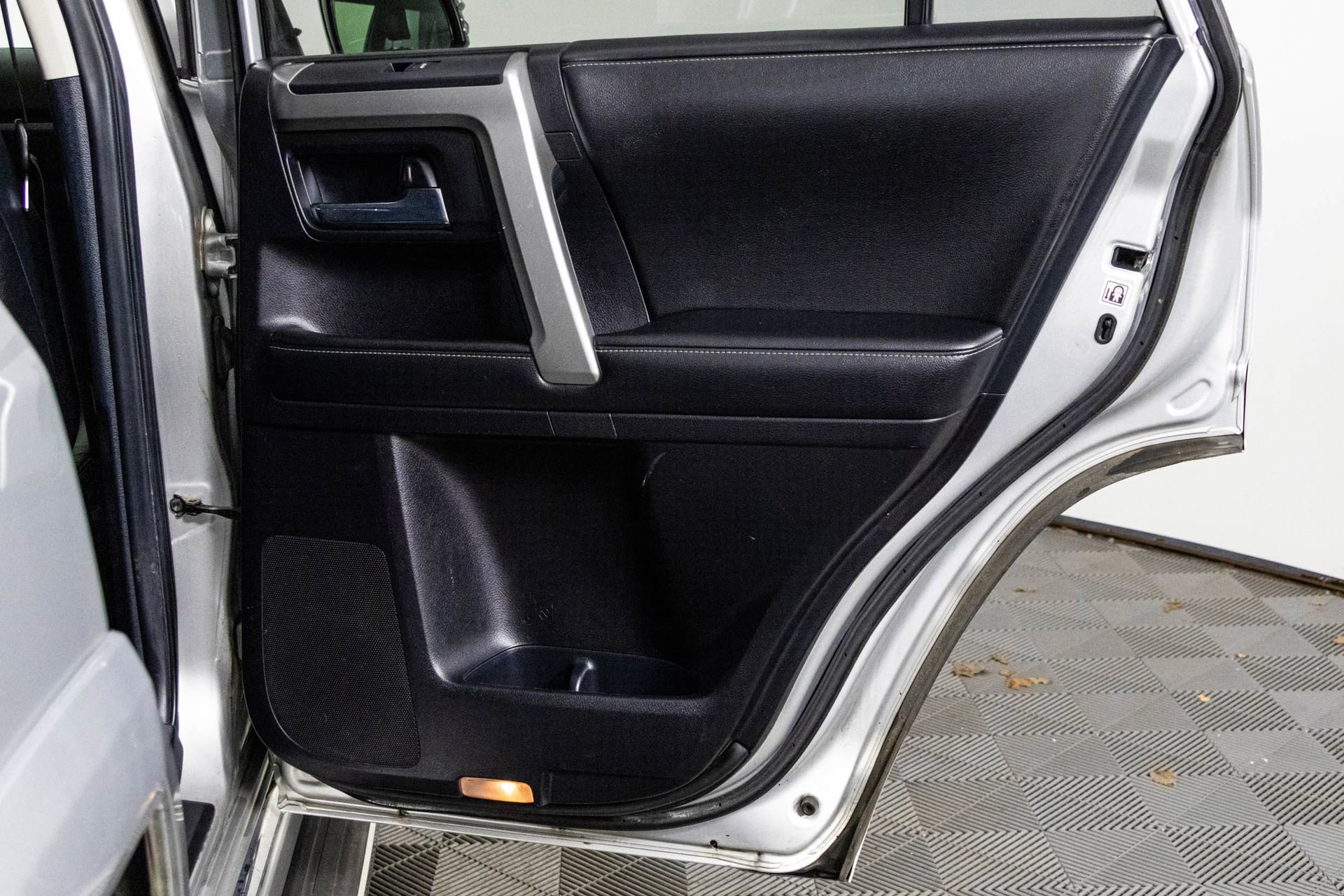 Used 2014 Toyota 4Runner Limited image 38