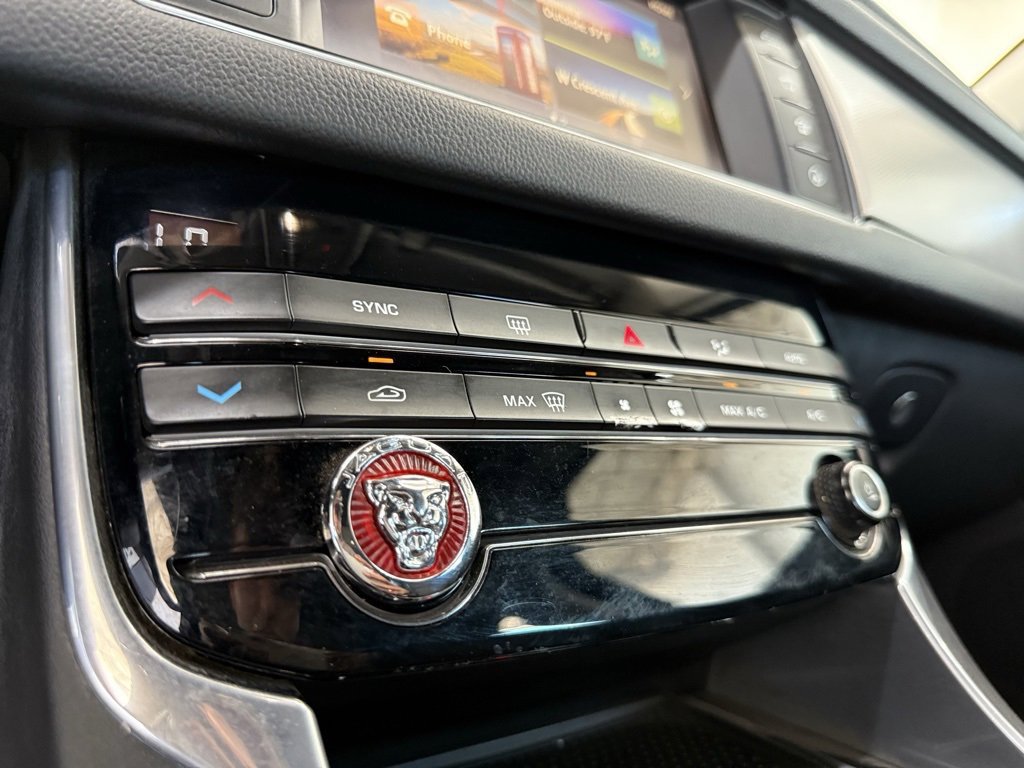 Used 2017 Jaguar XF Premium image 31