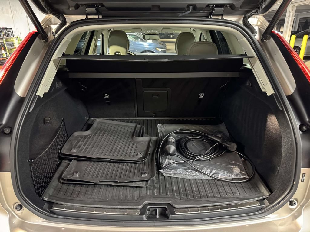 Used 2023 Volvo XC60 T8 Plus w/ Climate Package AWD/4WD image 15