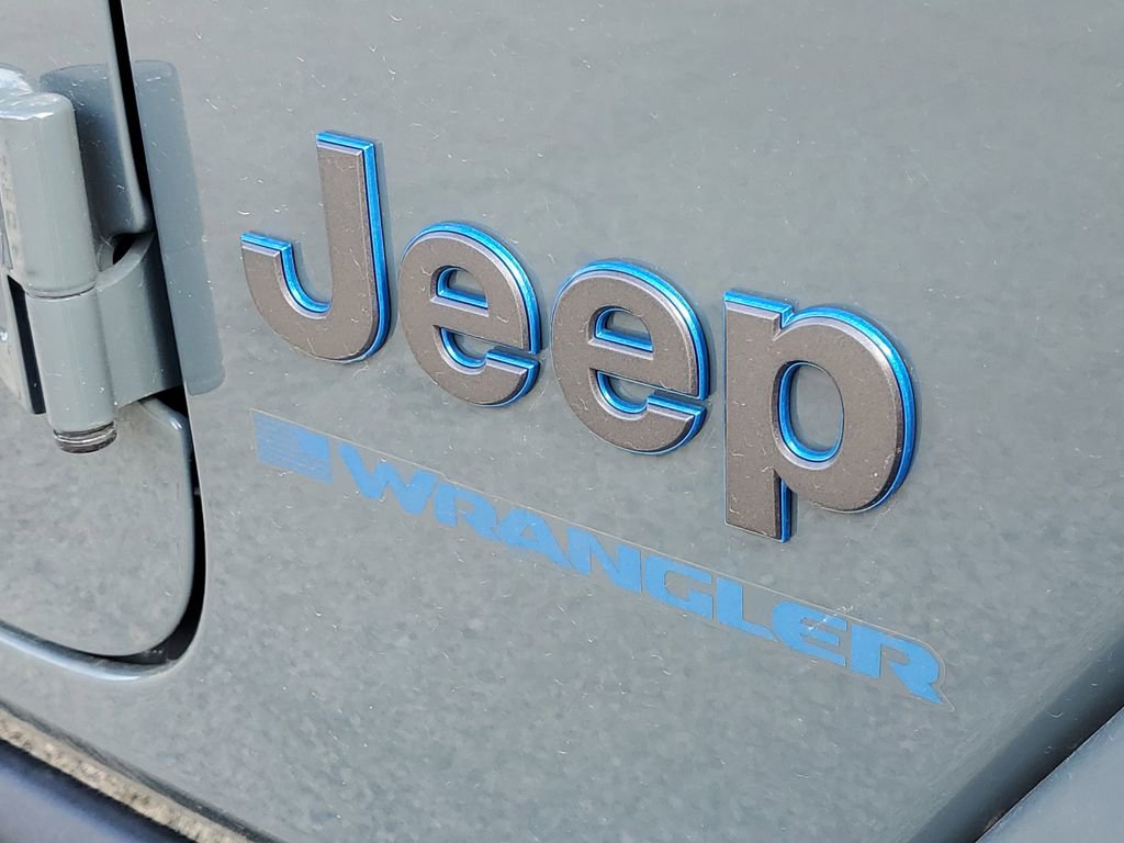 Used 2025 Jeep Wrangler Unlimited Sahara AWD/4WD image 6