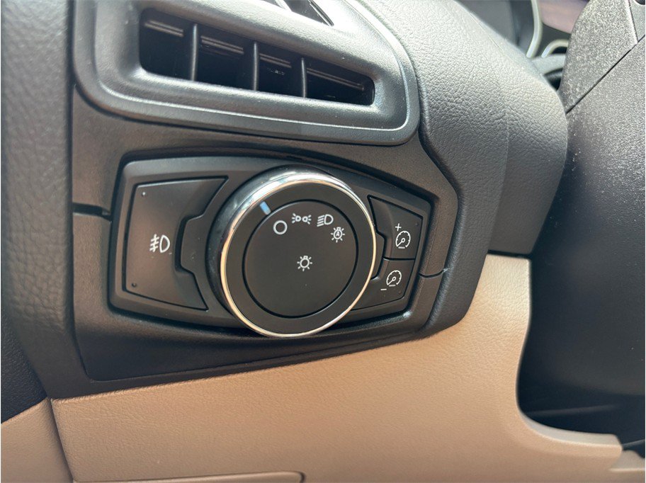 Used 2012 Ford Focus SEL FWD image 24