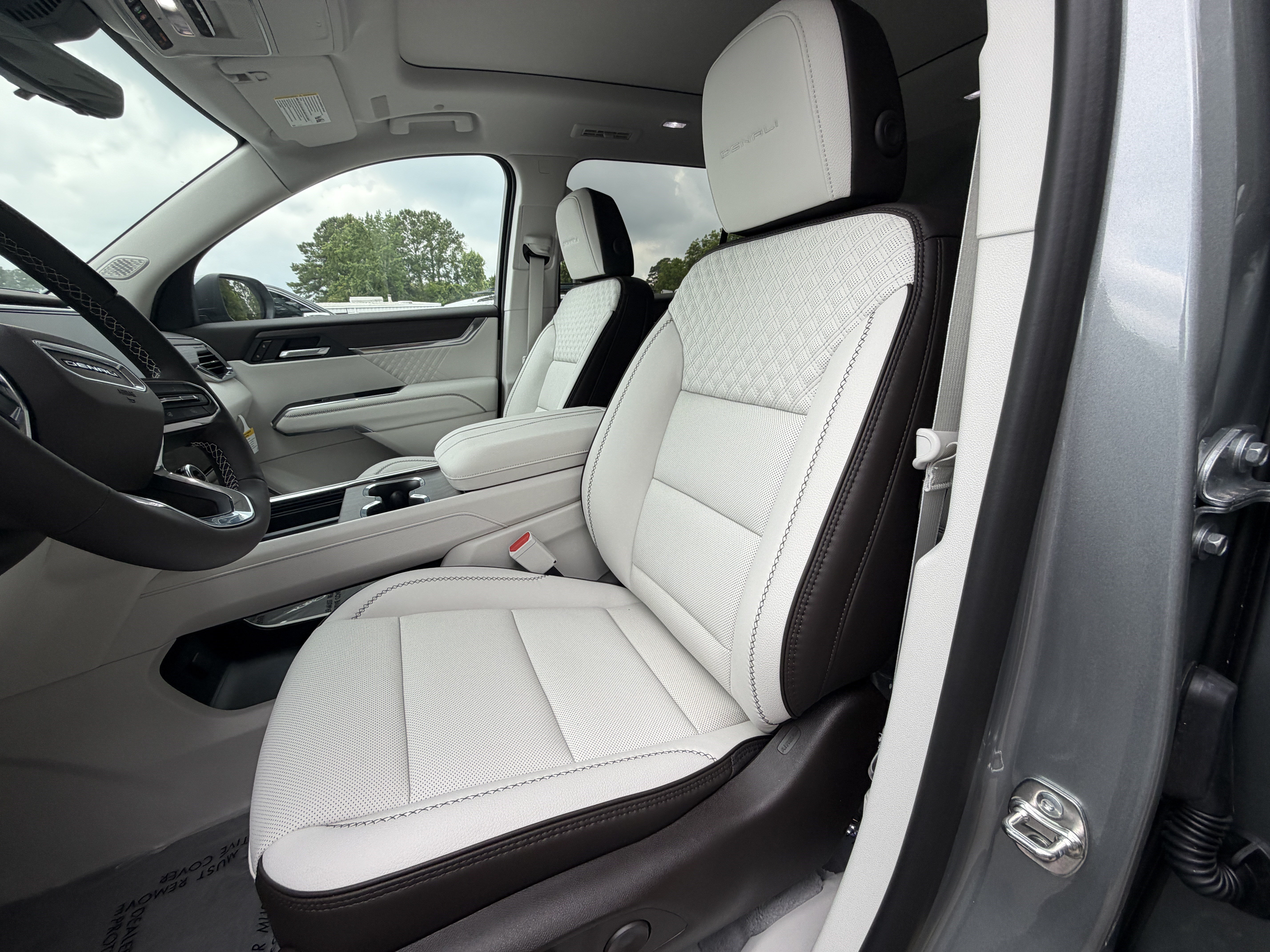 New 2026 GMC Acadia Denali w/ Super Cruise Package FWD image 15
