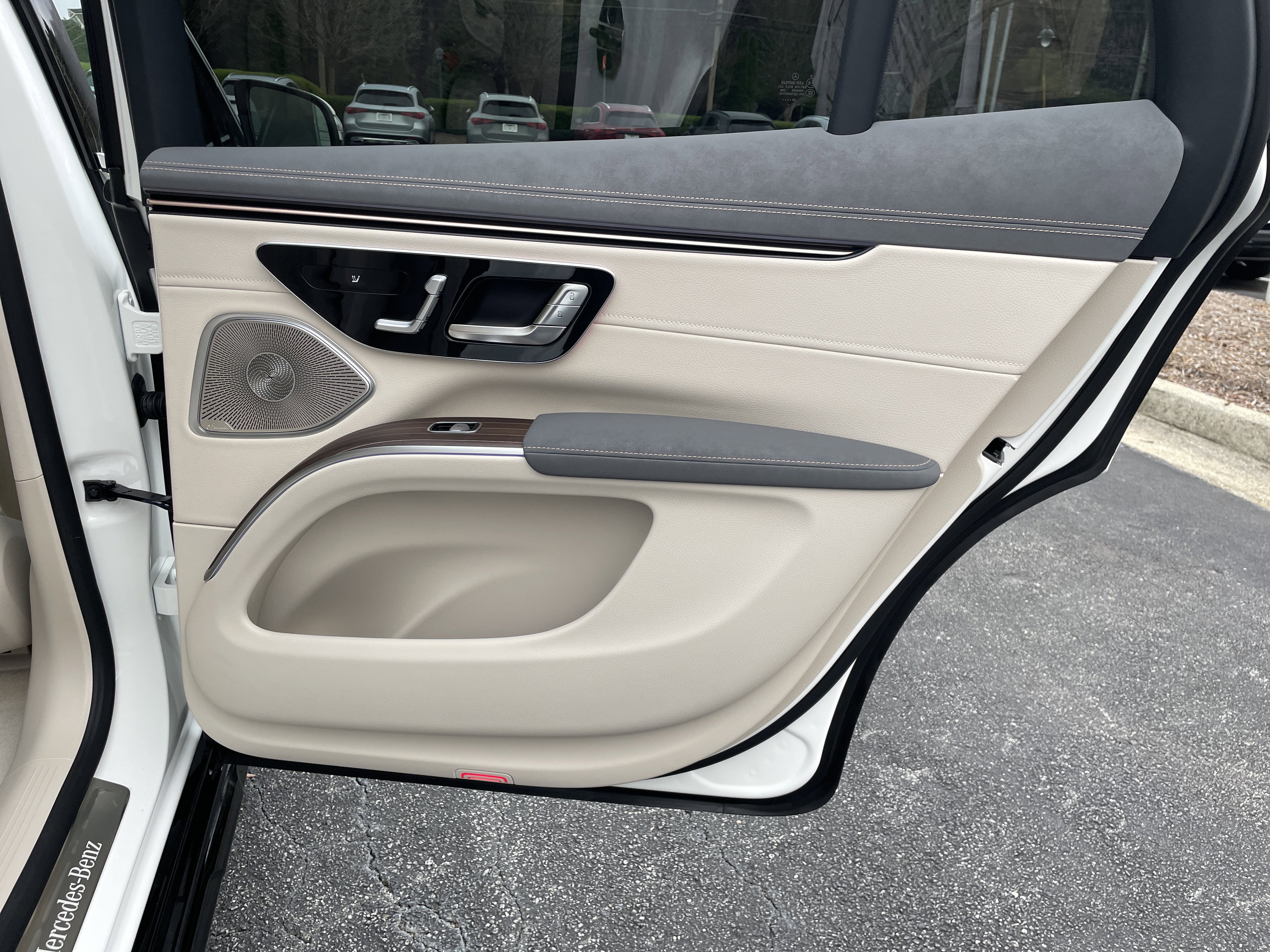 New 2026 Mercedes-Benz EQS 400 4MATIC SUV image 42