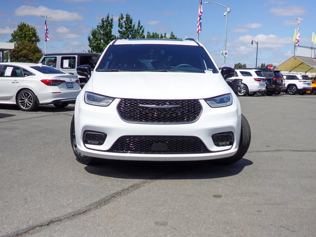 Used 2025 Chrysler Pacifica Limited FWD video 2