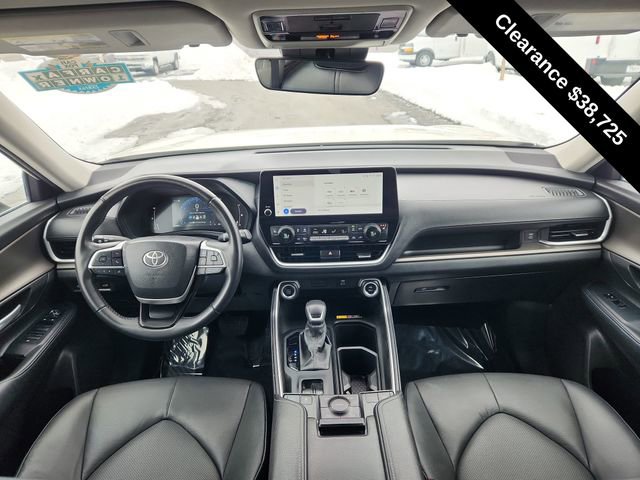 Used 2024 Toyota Grand Highlander XLE image 31