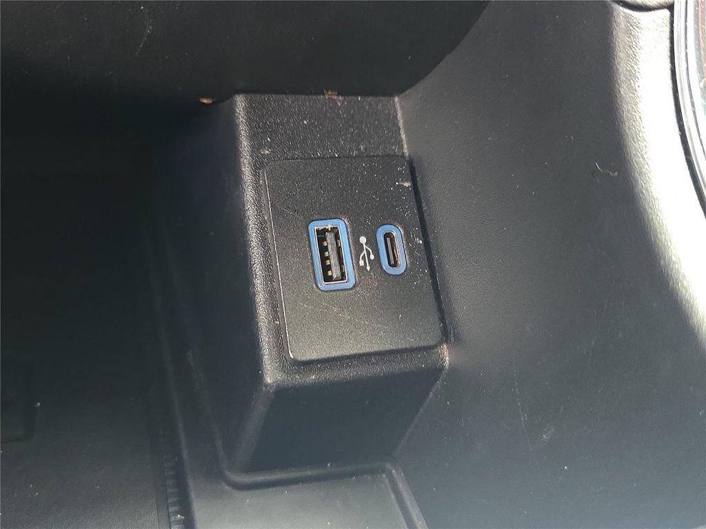 Used 2021 Ford Edge Titanium w/ Equipment Group 301A FWD image 21