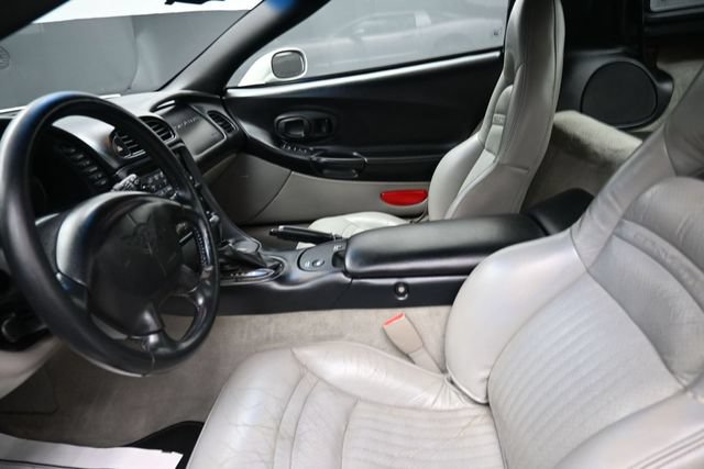 Used 2004 Chevrolet Corvette Coupe RWD image 16