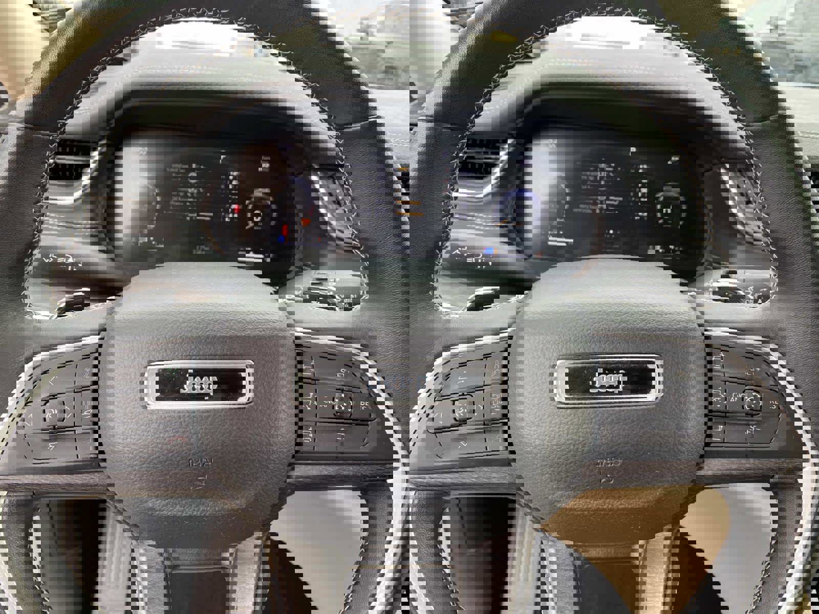 Certified 2022 Jeep Grand Cherokee L Limited image 16