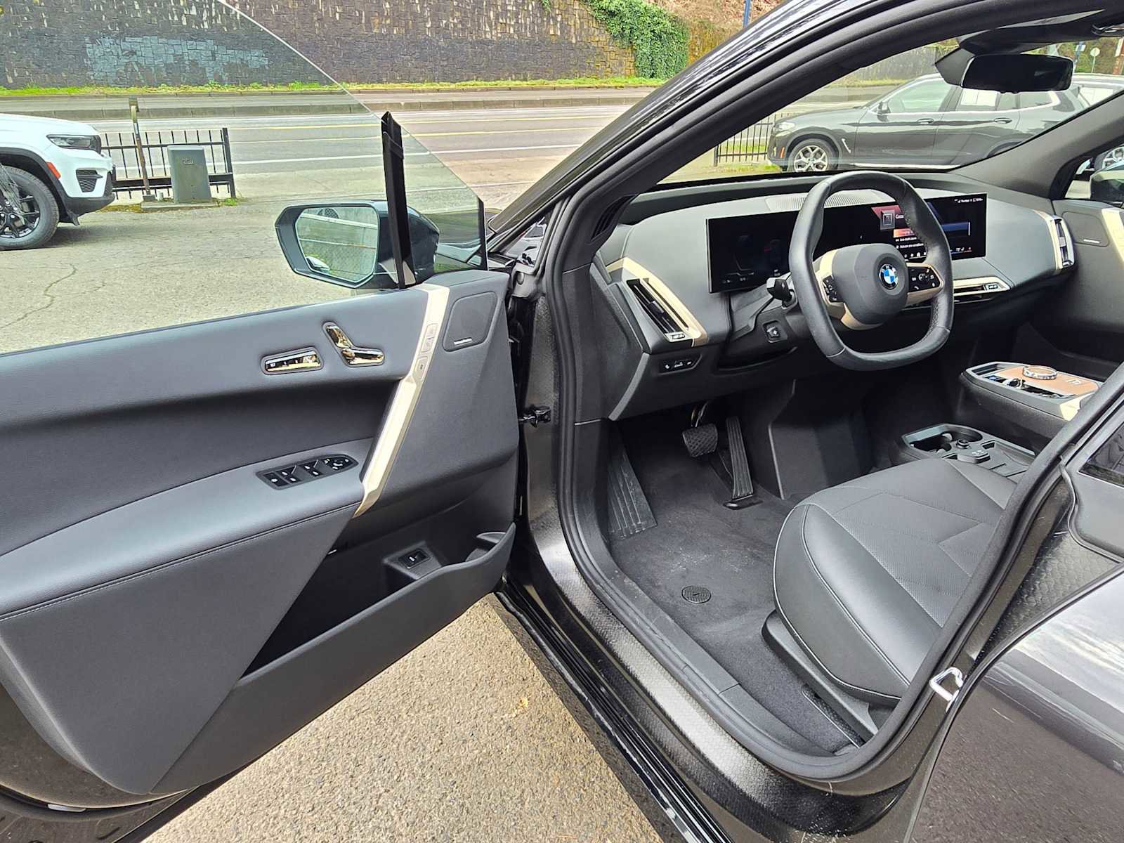 Used 2026 BMW iX xDrive45 w/ Executive Package image 19