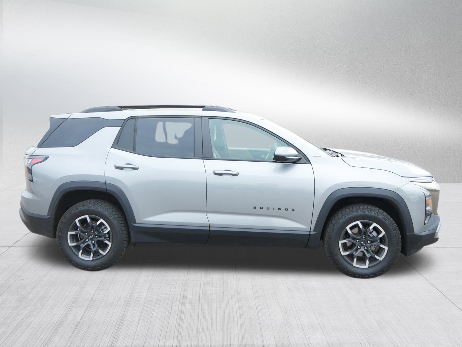 Used 2025 Chevrolet Equinox ACTIV w/ Safety and Technology Package image 8