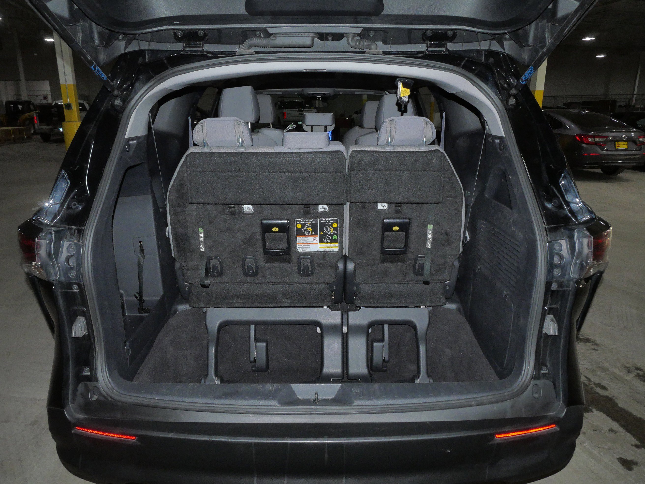 Certified 2025 Toyota Sienna LE image 19