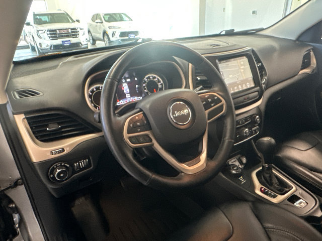 Used 2017 Jeep Cherokee Limited AWD/4WD image 12