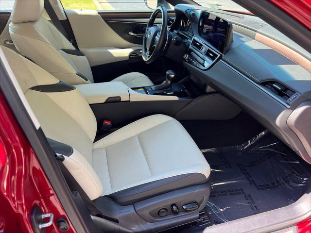 Certified 2025 Lexus ES 300h w/ Premium Package FWD image 13