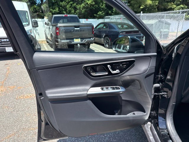 Used 2024 Mercedes-Benz GLC 300 4MATIC image 33