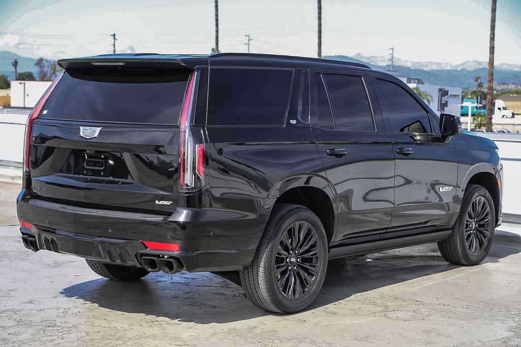 Used 2024 Cadillac Escalade V w/ LPO, ONYX Package image 9