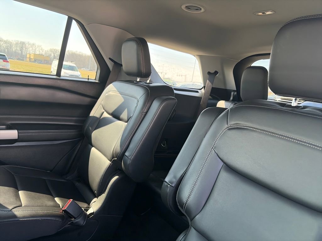 Used 2022 Ford Explorer XLT w/ Equipment Group 202A image 28