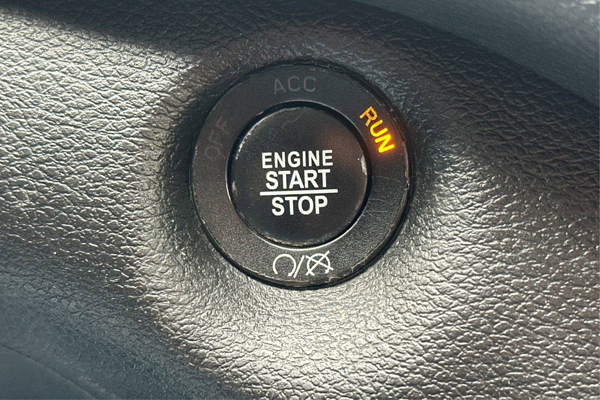 Used 2019 Jeep Cherokee Trailhawk w/ Cold Weather Group image 32