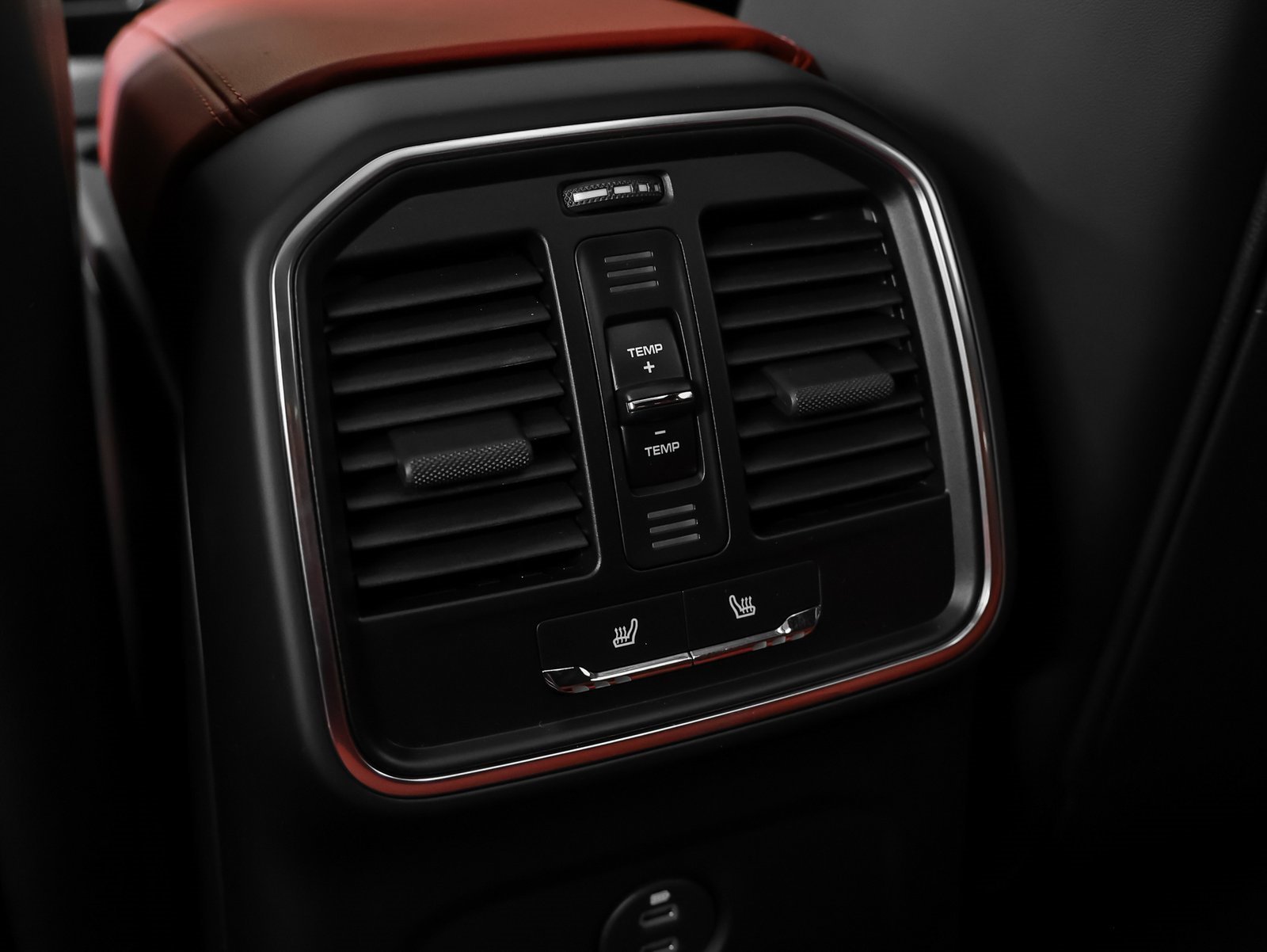 Used 2025 Porsche Macan image 41