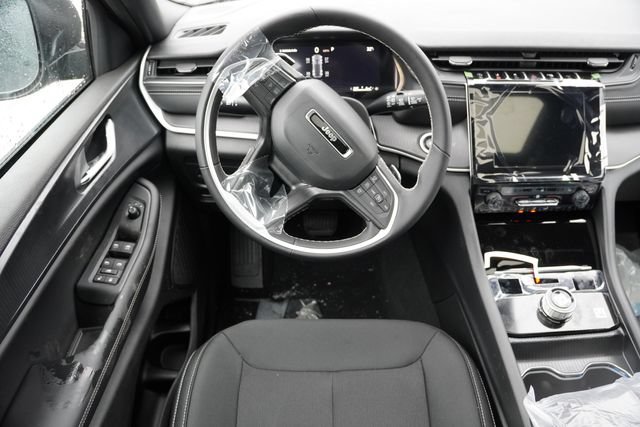 New 2025 Jeep Grand Cherokee Laredo X w/ Luxury Tech Group I AWD/4WD image 13