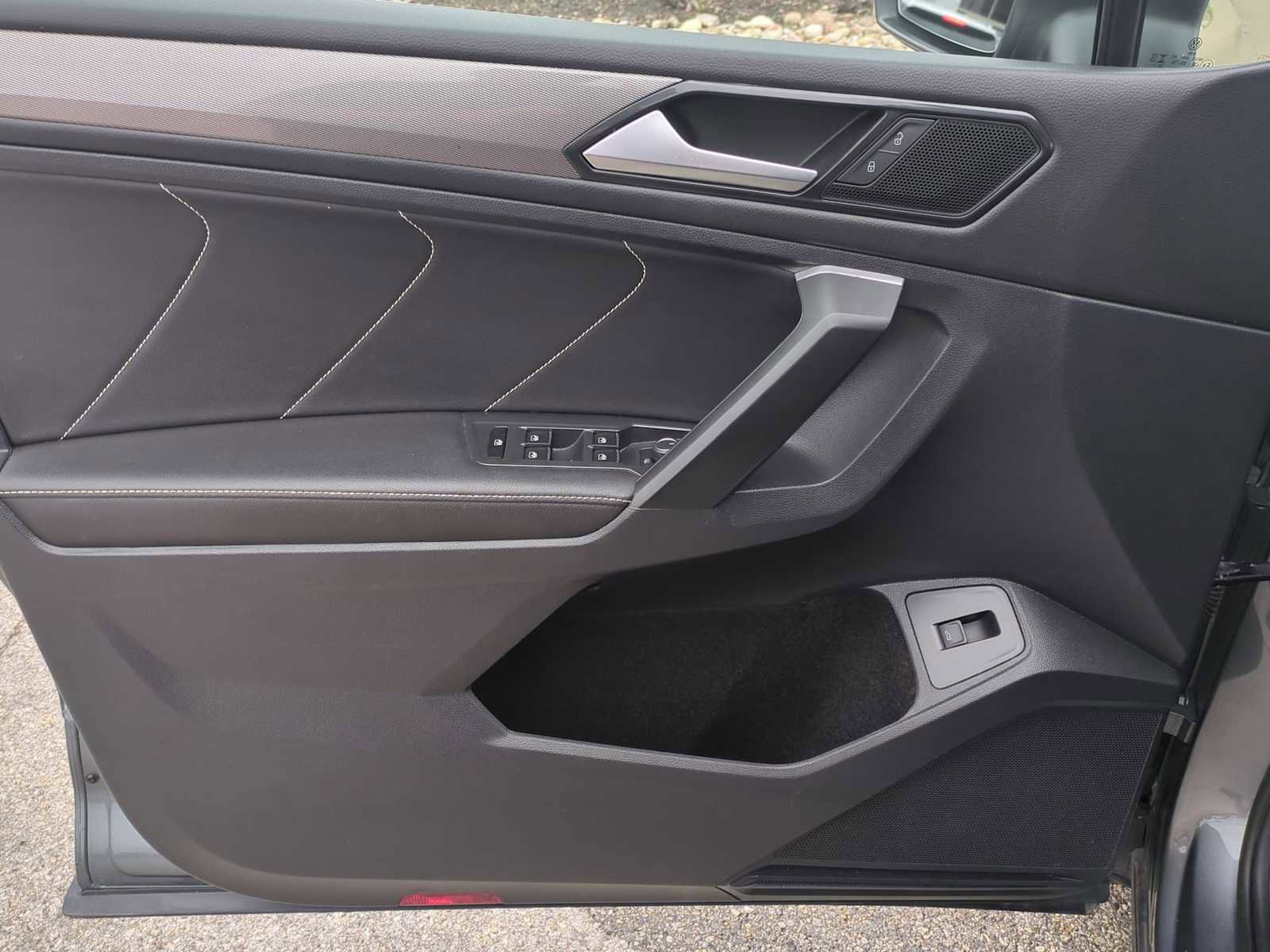 Used 2024 Volkswagen Tiguan SE image 21