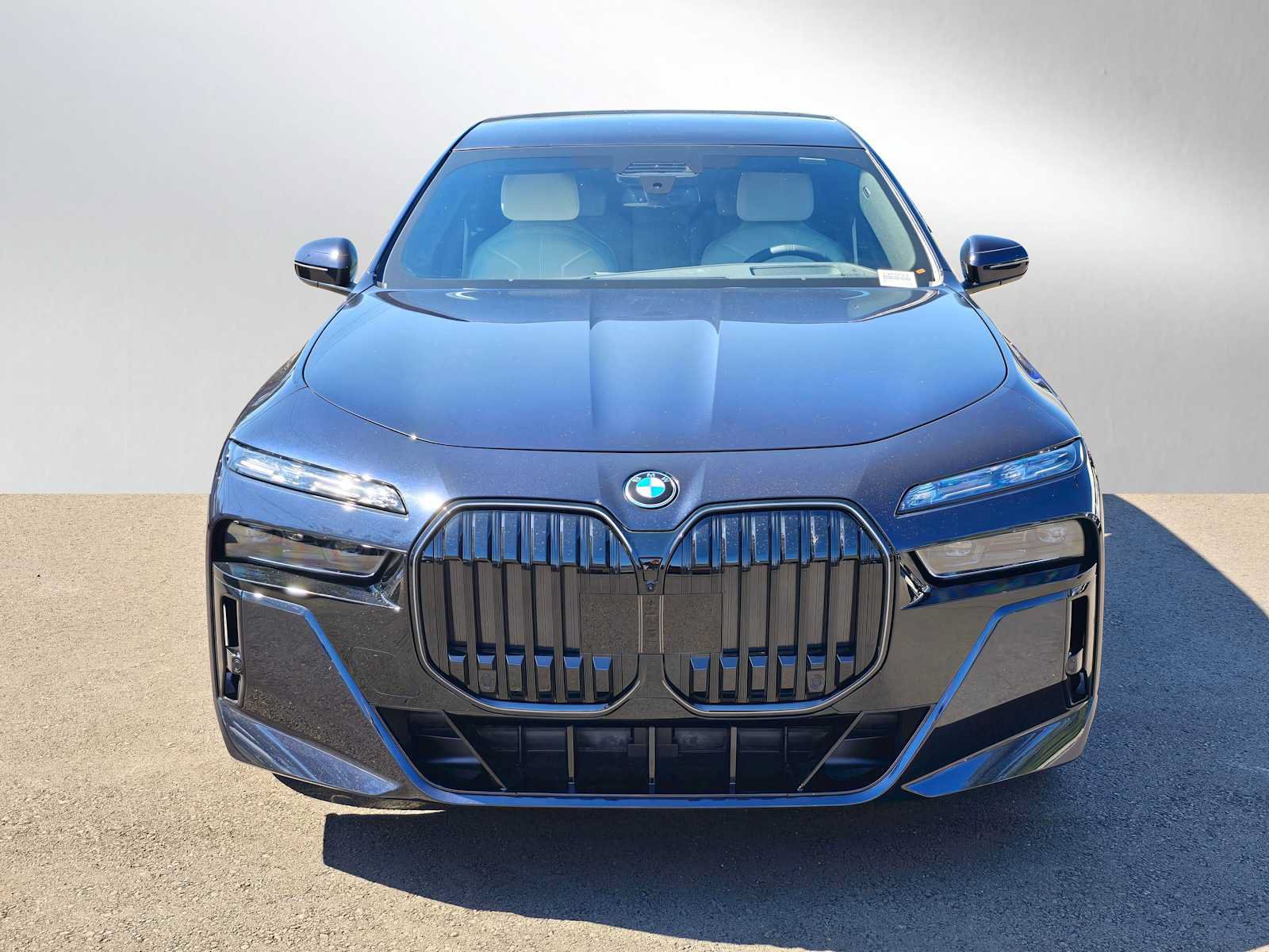 Used 2025 BMW 750e xDrive w/ Executive Package AWD/4WD image 9