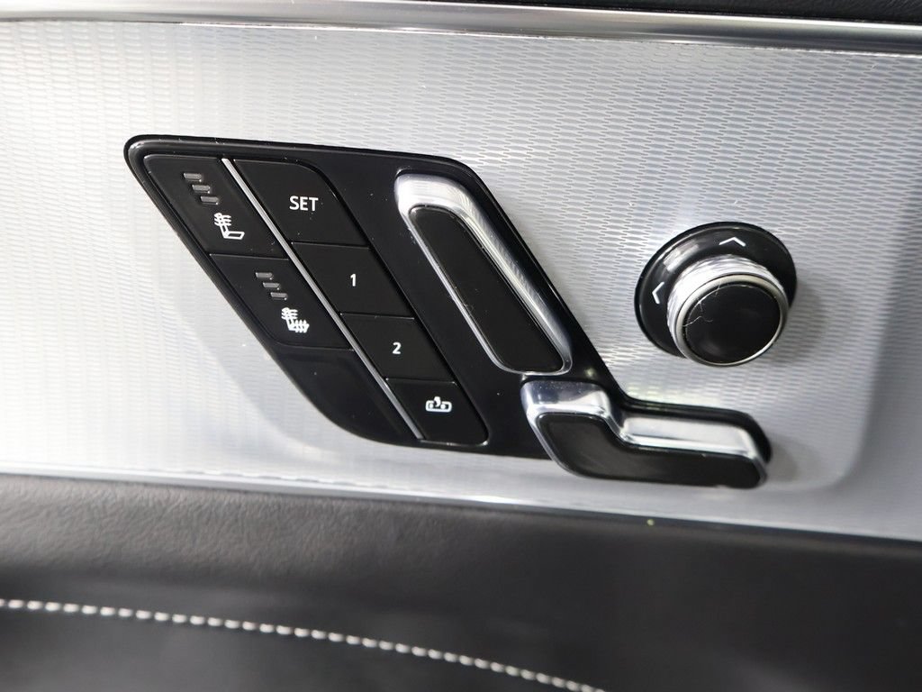 Used 2024 Cadillac Lyriq Tech RWD image 38