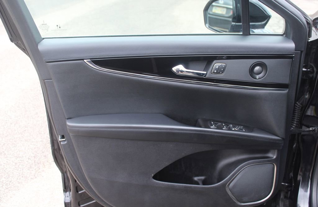 Used 2021 Lincoln Nautilus Reserve w/ Equipment Group 201A image 17