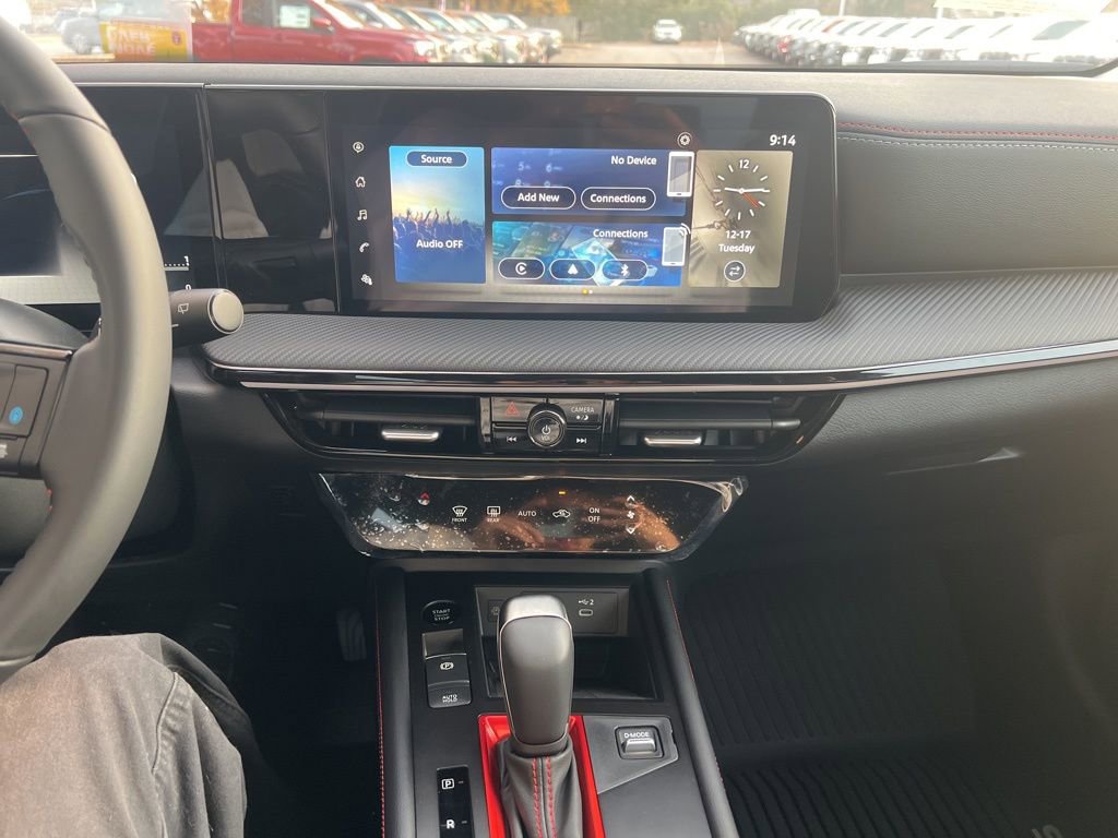 New 2025 Nissan Kicks SR image 10