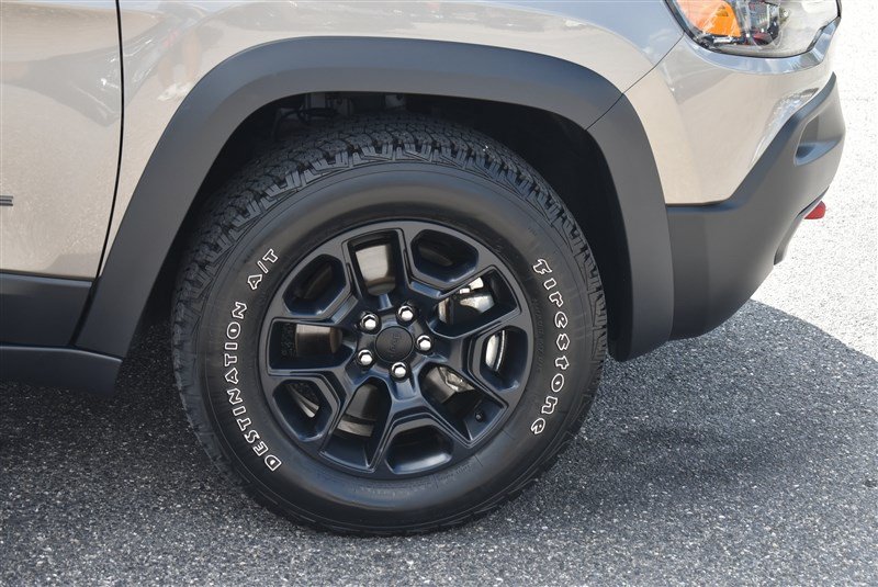 Used 2021 Jeep Cherokee Trailhawk w/ Trailer Tow Group AWD/4WD image 3