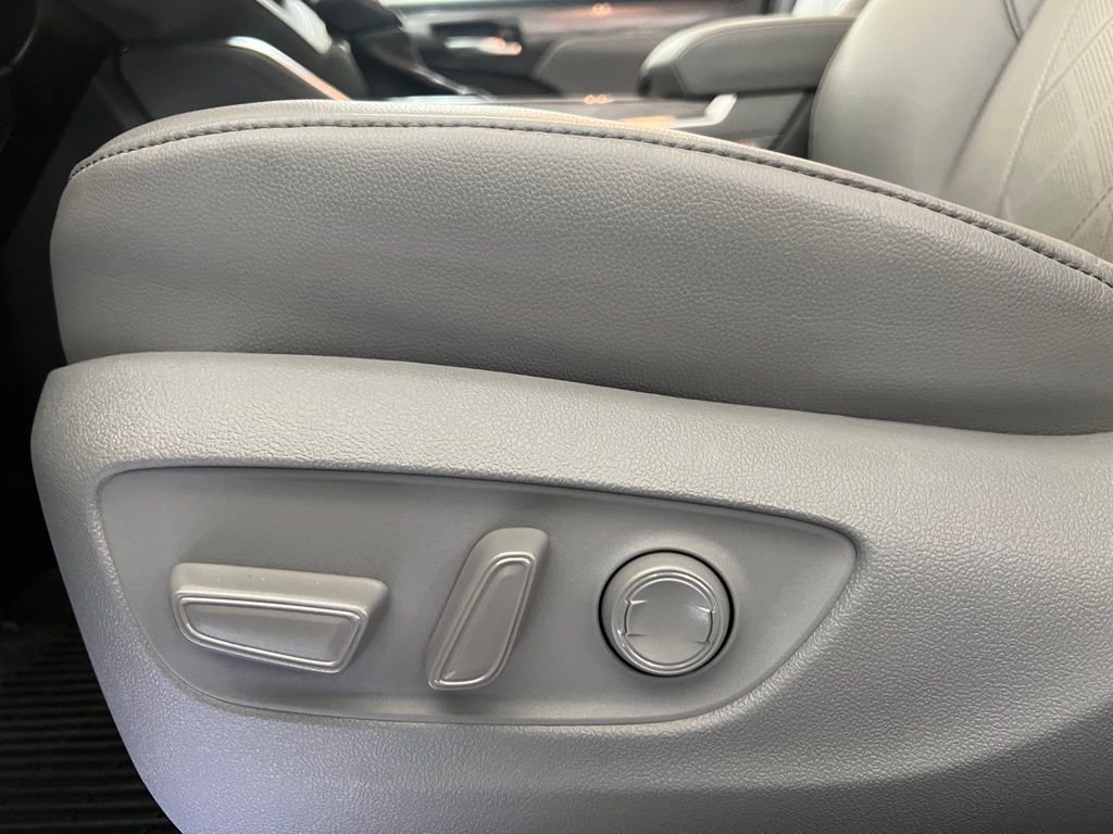 Used 2022 Toyota Highlander Platinum image 14