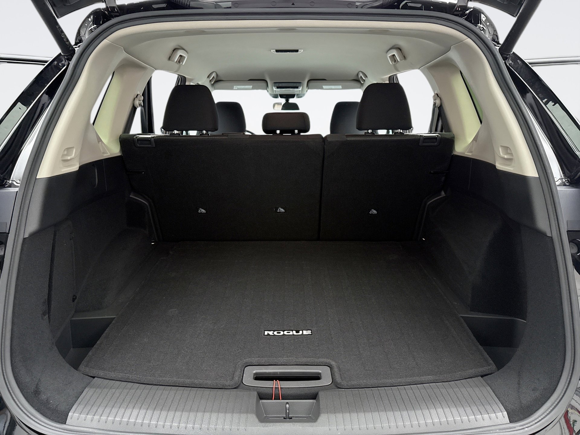 Used 2025 Nissan Rogue SV image 20