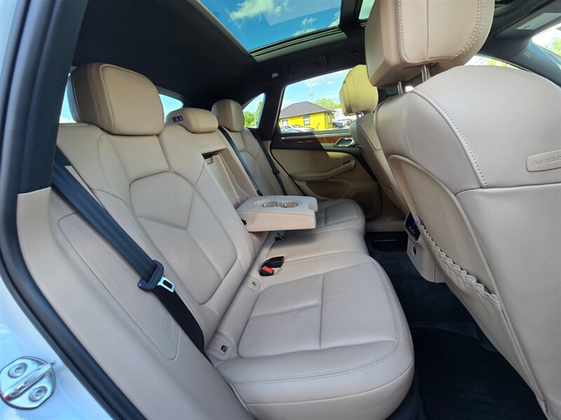 Used 2023 Porsche Macan S AWD/4WD image 19