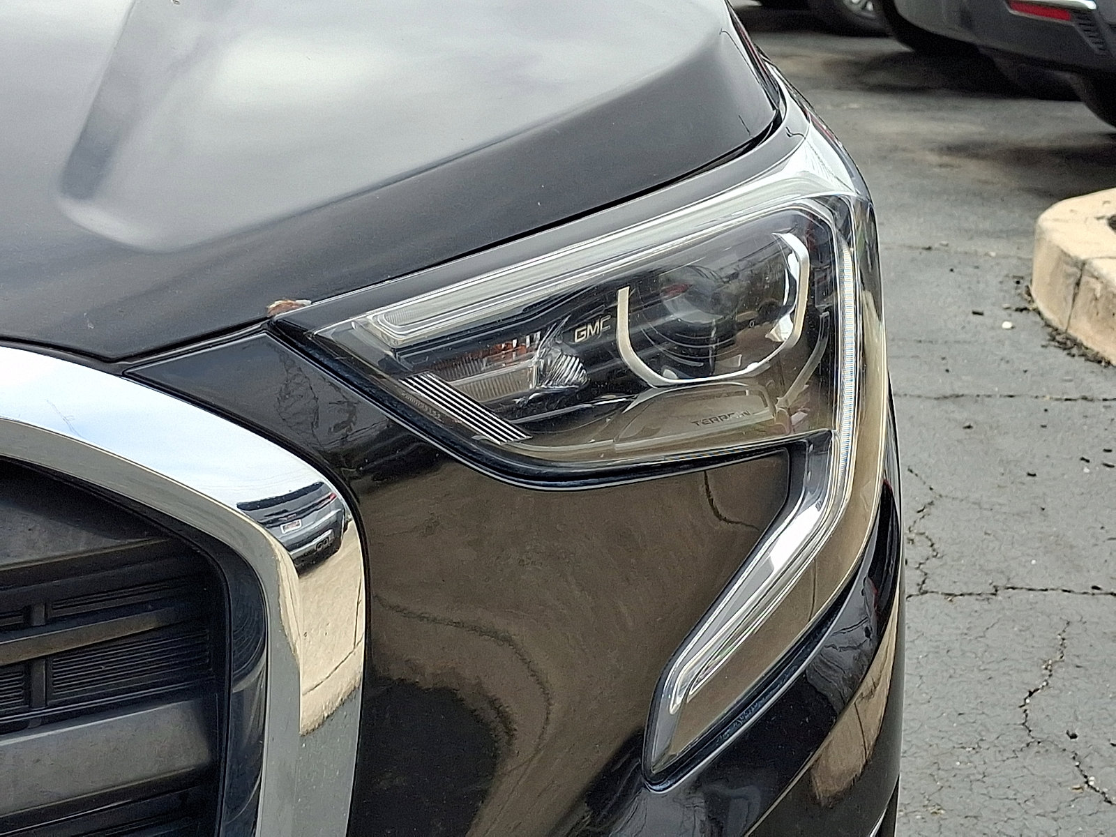 Used 2019 GMC Terrain SLE w/ Driver Convenience Package FWD image 9