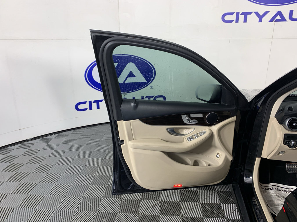 Used 2019 Mercedes-Benz GLC 300 image 14