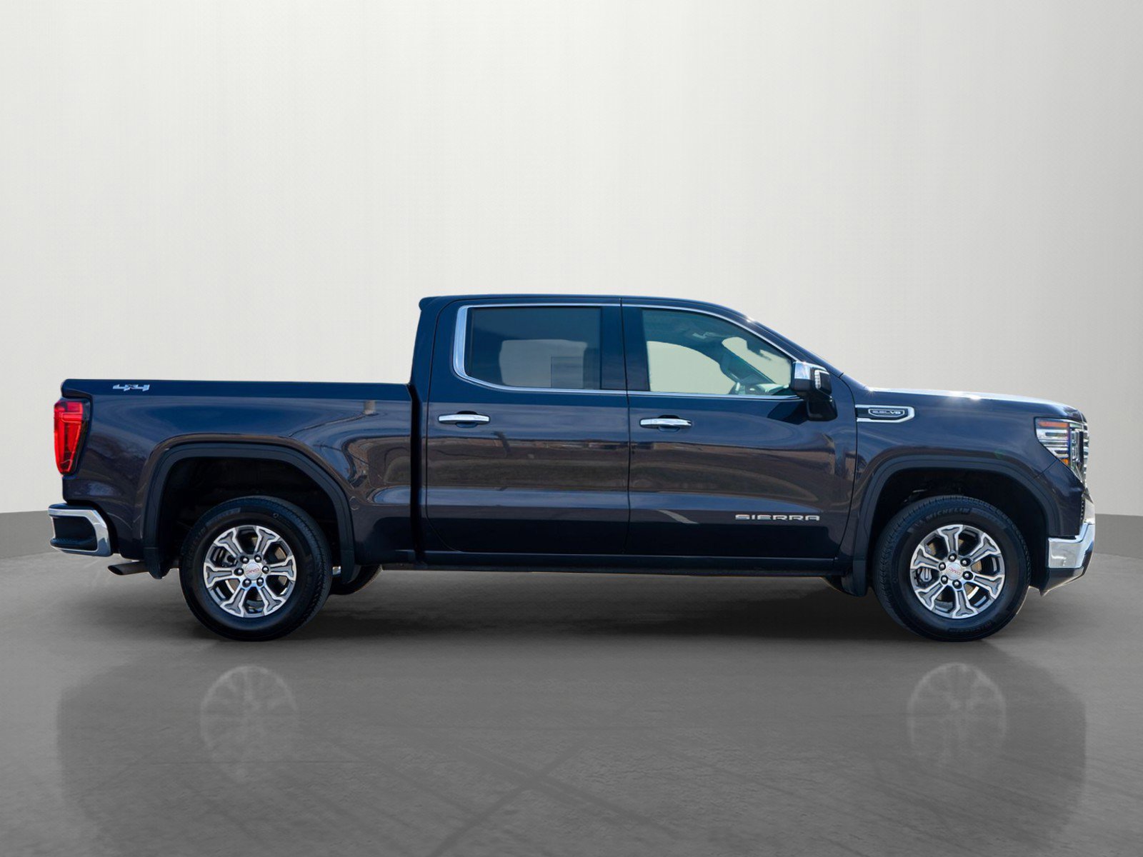 Used 2025 GMC Sierra 1500 SLT AWD/4WD image 8