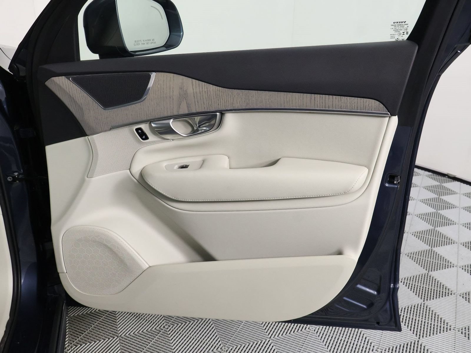 Certified 2025 Volvo XC90 T8 Plus w/ Protection Package Premier AWD/4WD image 21