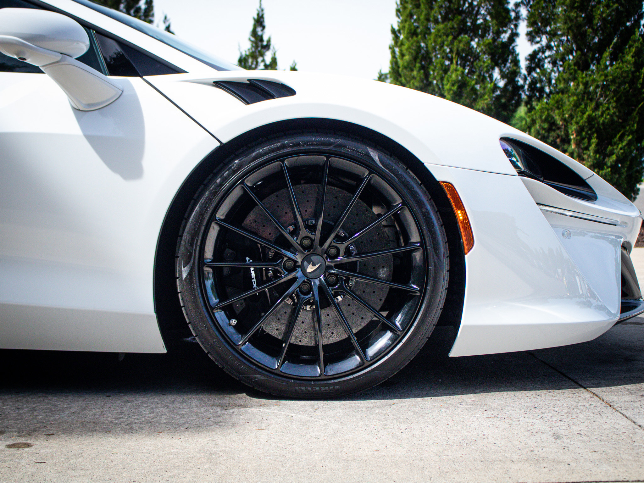 Used 2025 McLaren Artura RWD image 13