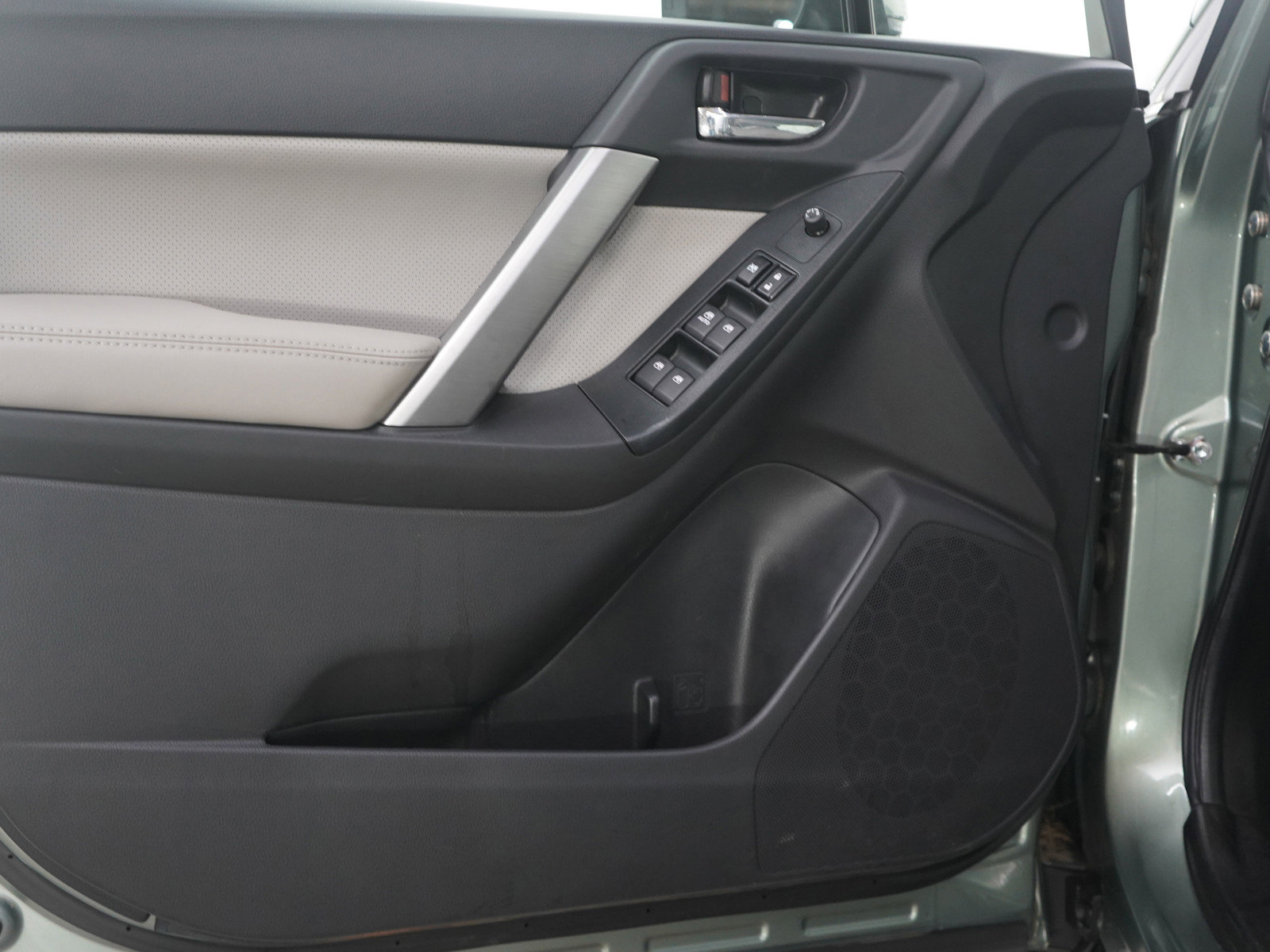 Used 2015 Subaru Forester 2.5i Limited image 19