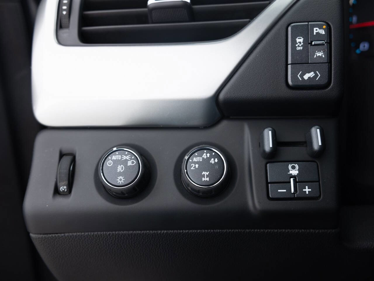 Used 2016 Chevrolet Suburban LTZ AWD/4WD image 44