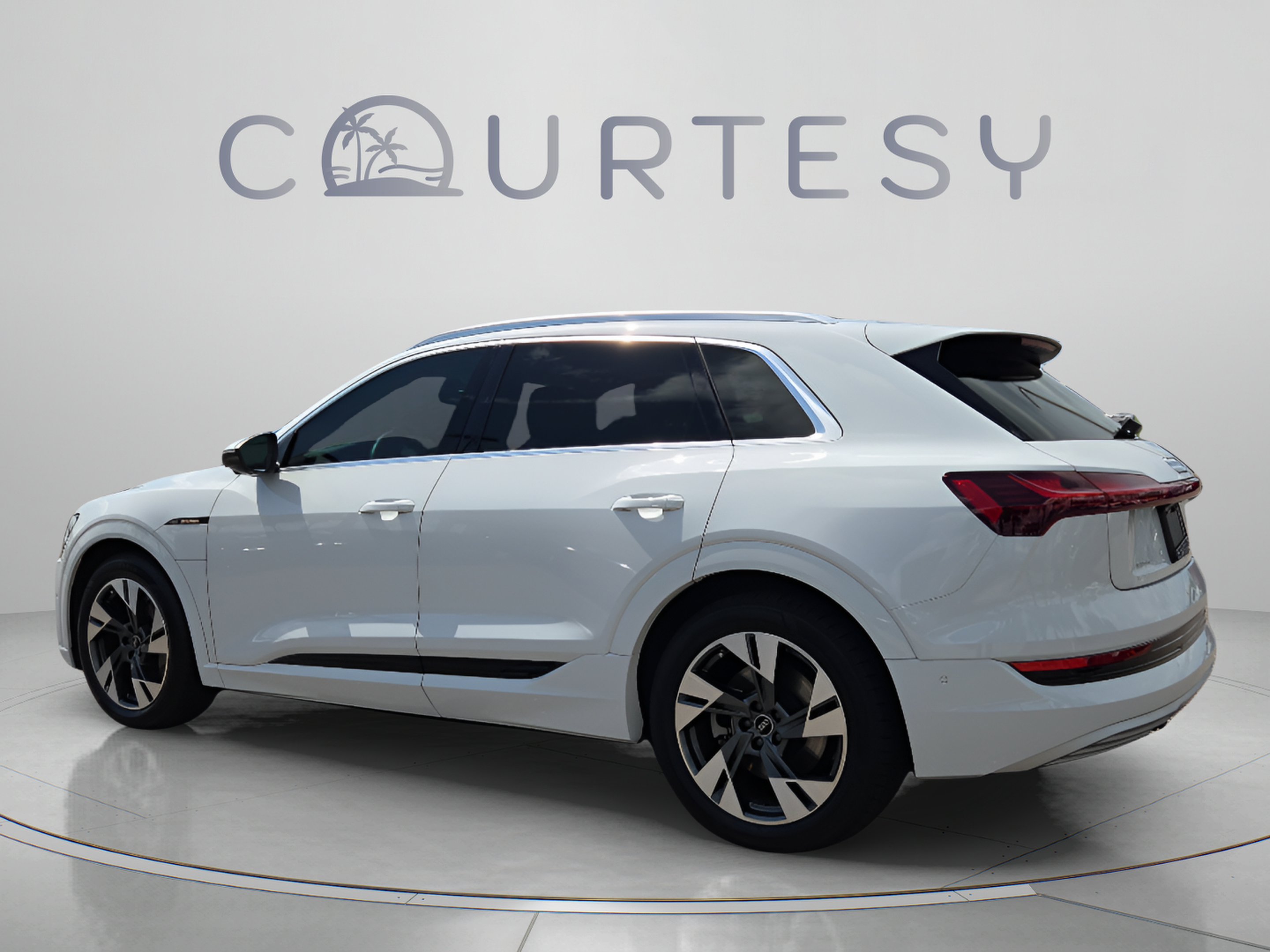 Used 2022 Audi e-tron Premium Plus w/ Premium Plus Package AWD/4WD image 3