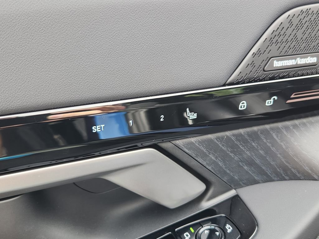 New 2026 BMW 530i xDrive w/ Premium Package image 16