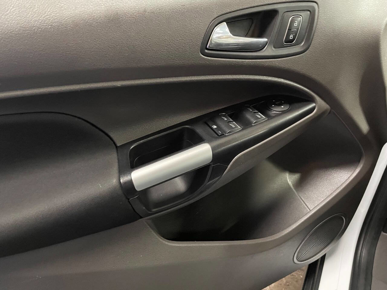 Used 2019 Ford Transit Connect XLT image 4